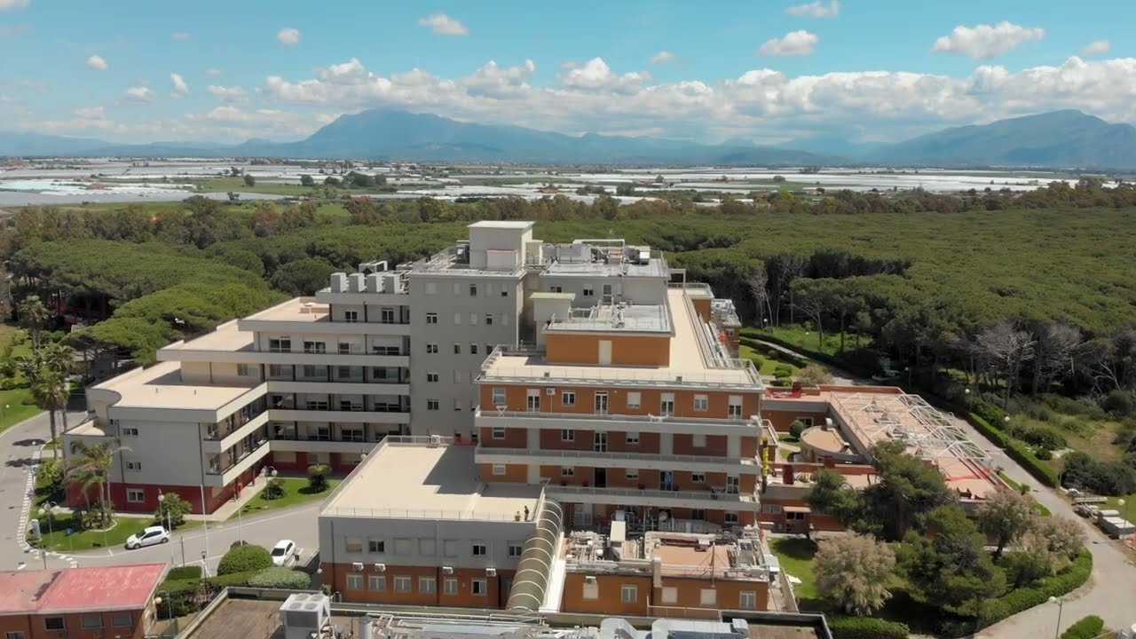 Vista aerea del Campolongo Hospital immerso nella pineta di Marina di Eboli (SA)